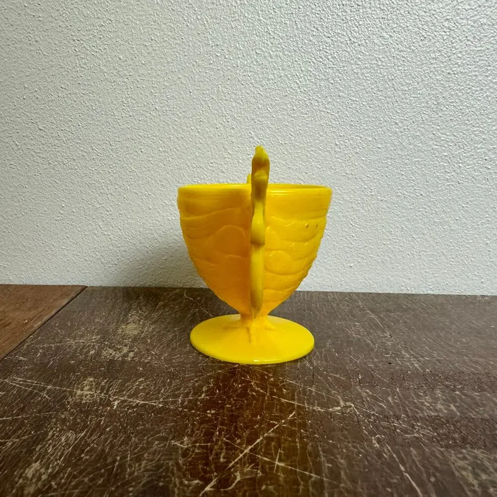 Vintage Plastic Yellow Chicken Egg Cup‎